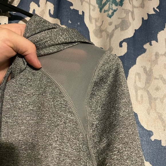 SHEIN large workout pullover - Picture 3 of 4